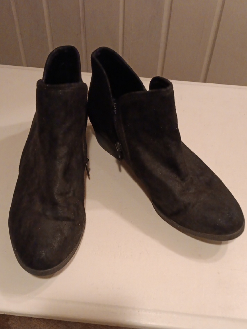 Time and Tru Black Suede Ankle Booties With inner side Zipper.sz 11